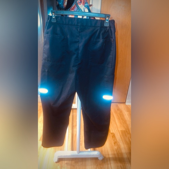 2 pairs of Stan Herman
 (FEDEX) cargo pants brand new
06-R -28 - Picture 5 of 10